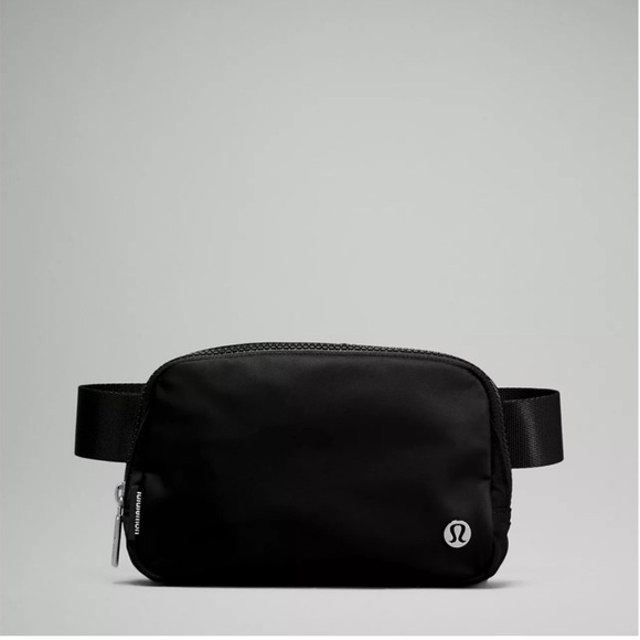 lululemon athletica Handbags - Lululemon everyday bag